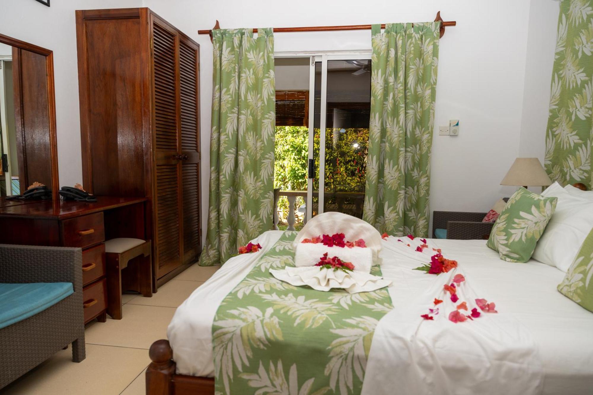 Pension Hibiscus La Digue Exterior photo
