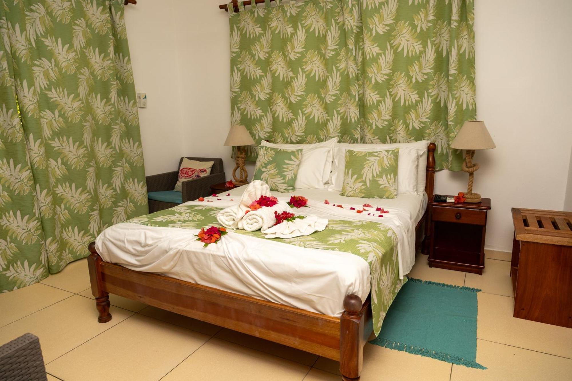 Pension Hibiscus La Digue Exterior photo